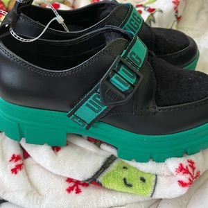UGG (new) Green and Black Ashton Shoe Plush Size 9